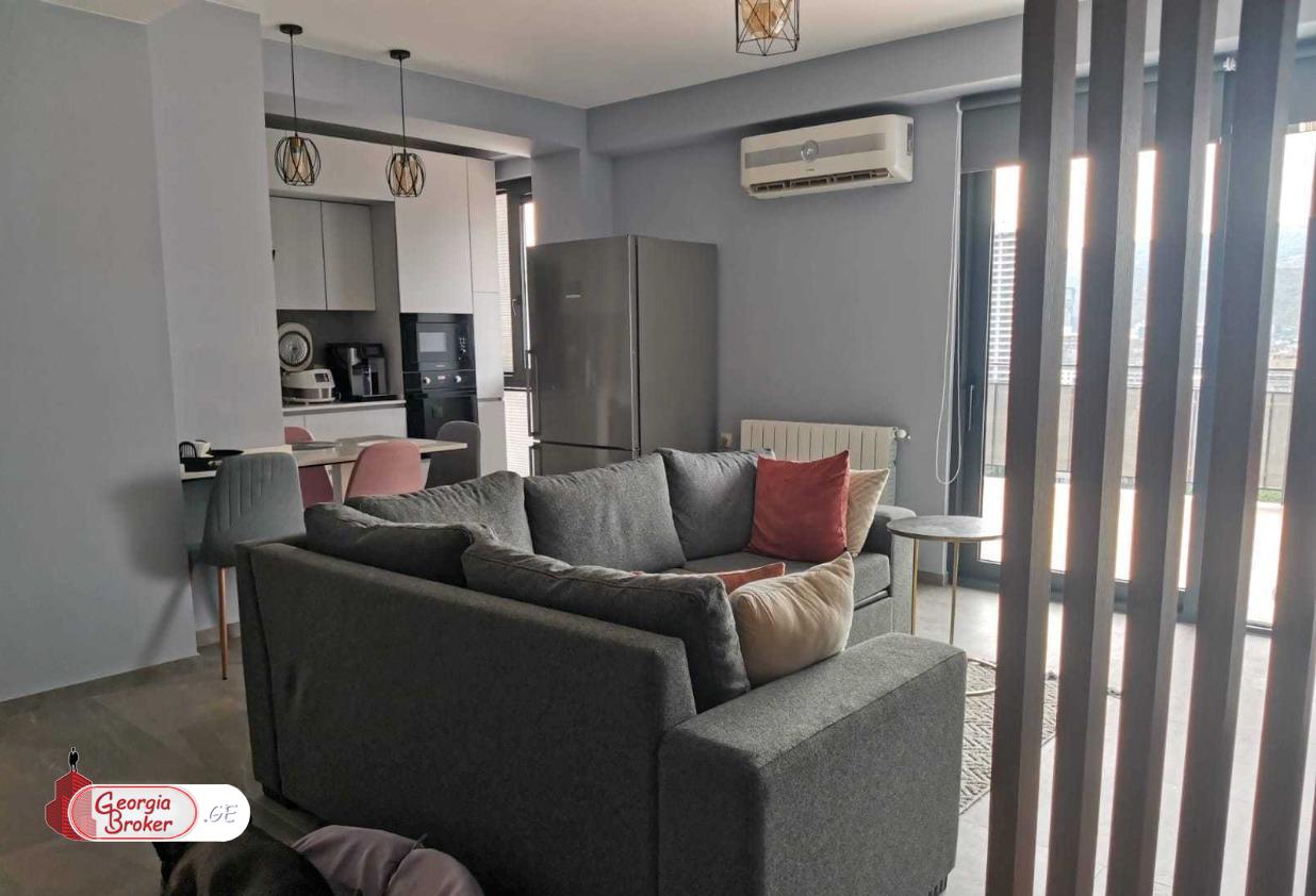 продается квартира с новым ремонтом 3-комнаты